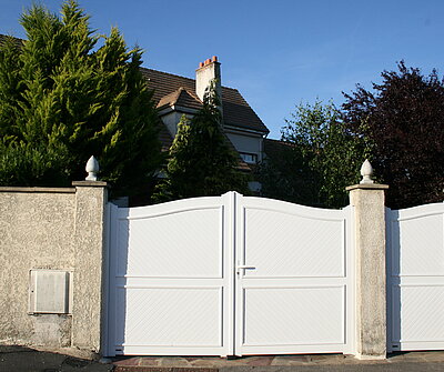portail pvc blanc