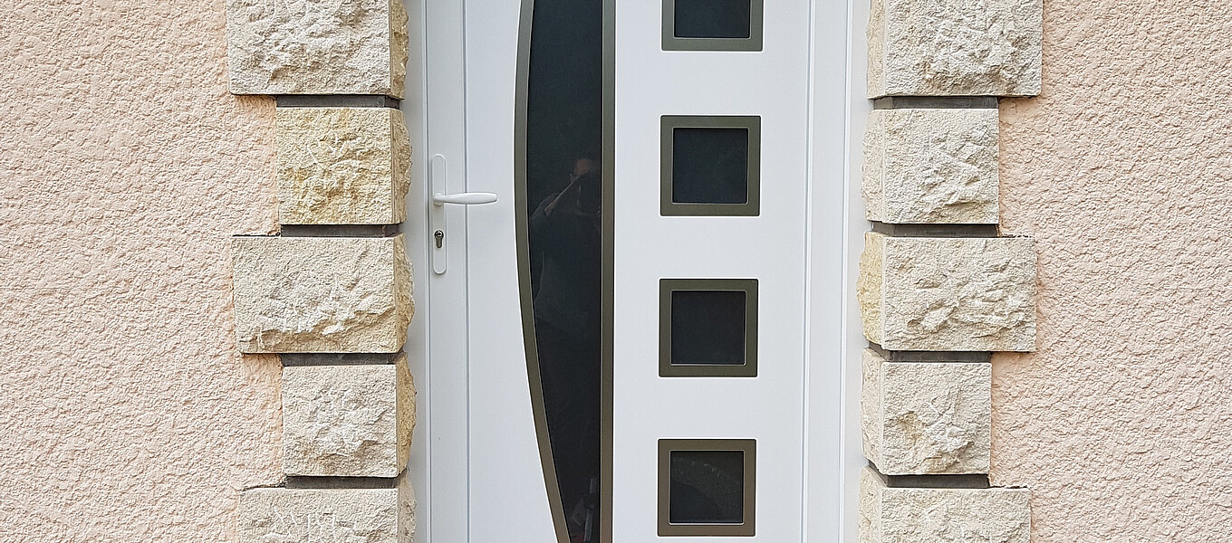 Comment nettoyer une porte d'entrée en PVC ?