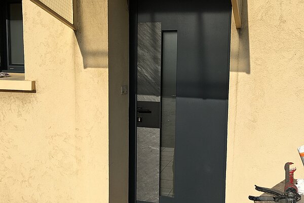 Porte d’entrée en aluminium