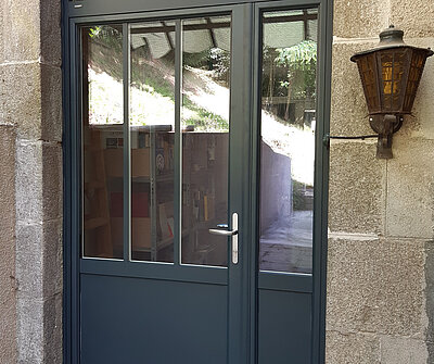 porte en alu grise
