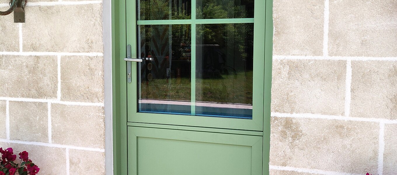 Quels sont les avantages et les inconvénients d'une porte d'entrée en bois ? 