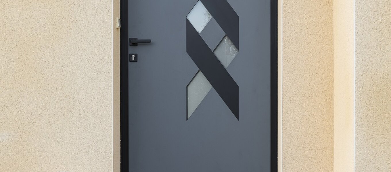 Optez pour une porte d'entrée en aluminium pour votre projet de rénovation