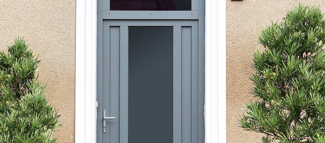 Choix et installation d’une porte d’entrée en bois : les cinq erreurs à éviter 