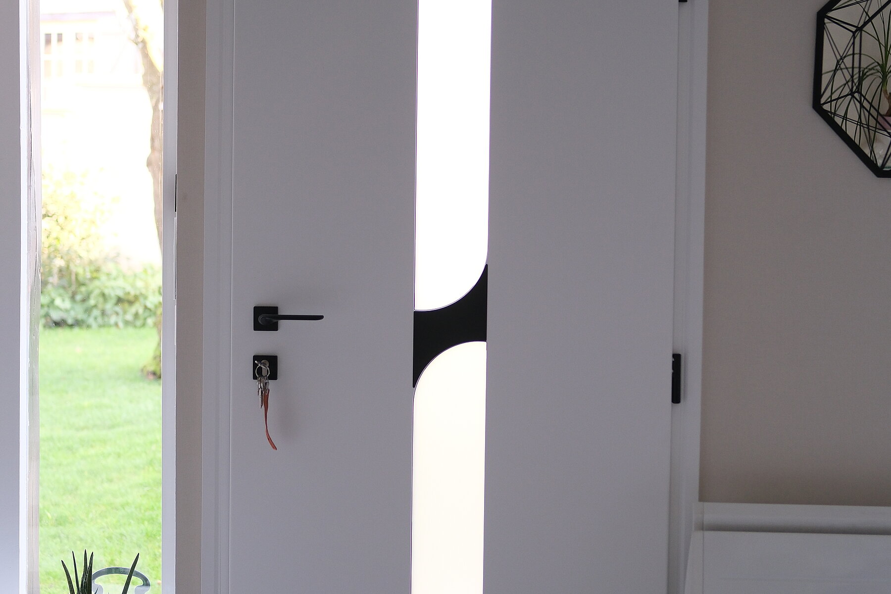 Vignette Porte d'entrée Aluminium Cadre Noir ligne Art Déco et Eclipse