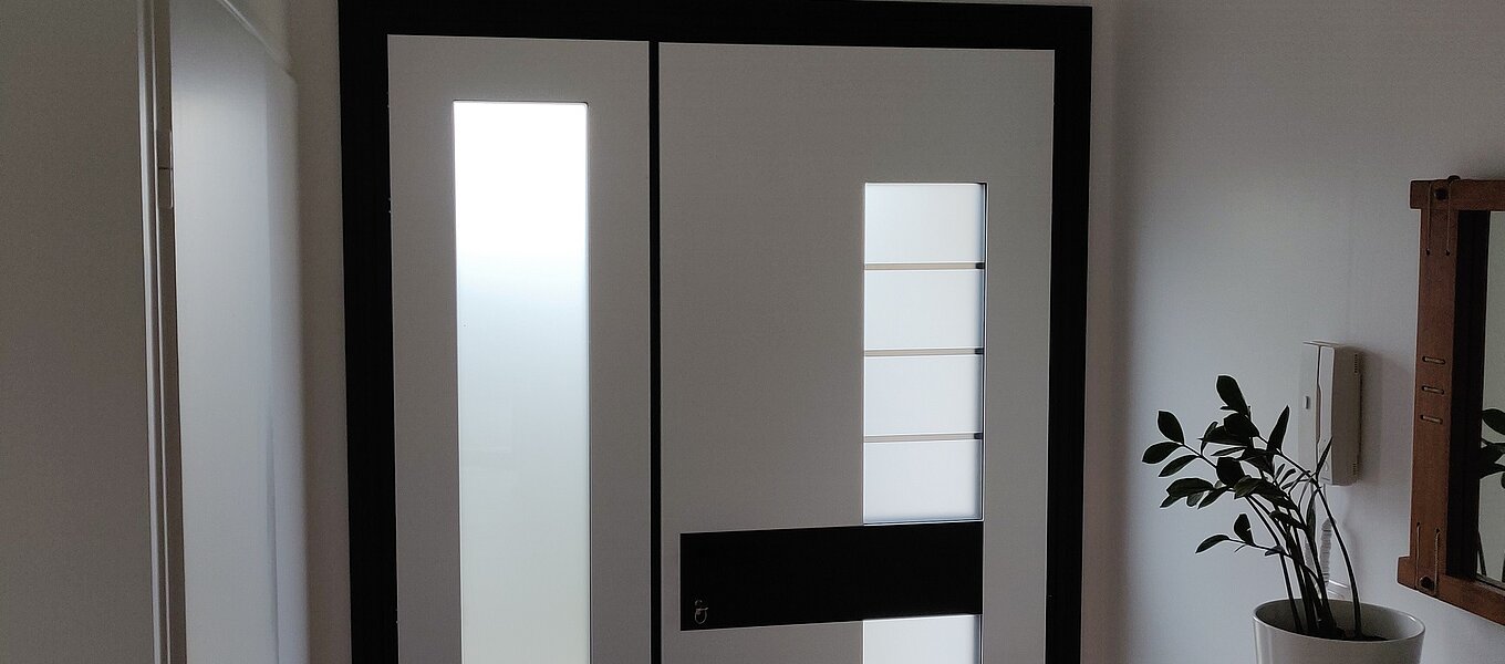 Comment choisir la bonne largeur pour une porte d'entrée ? 