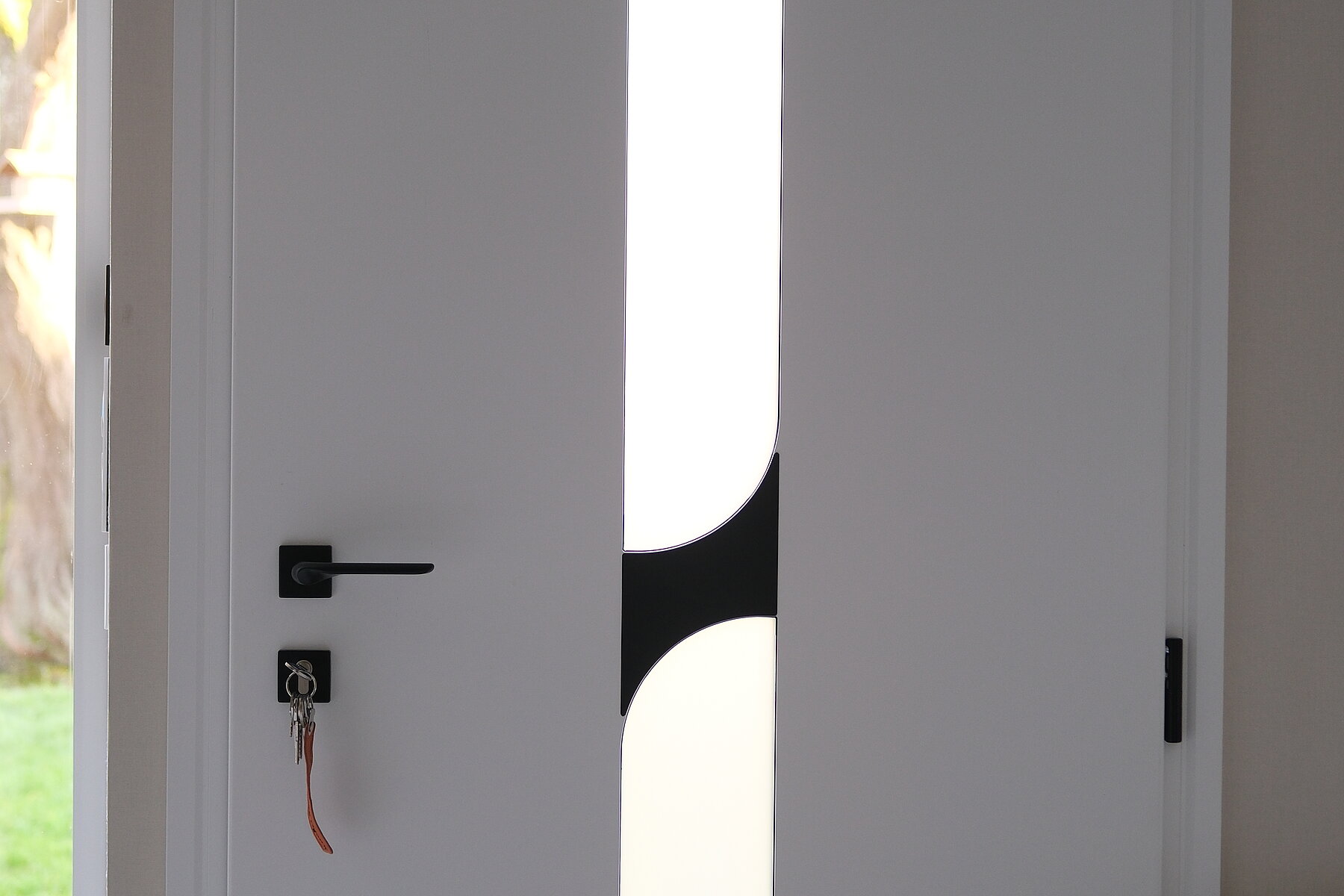 Vignette Porte d'entrée Aluminium Cadre Noir ligne Art Déco et Eclipse