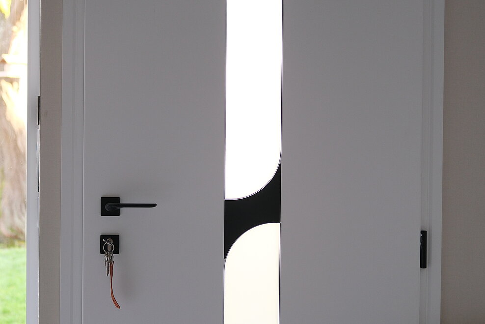 Porte d'entrée Aluminium Cadre Noir ligne Art Déco et Eclipse