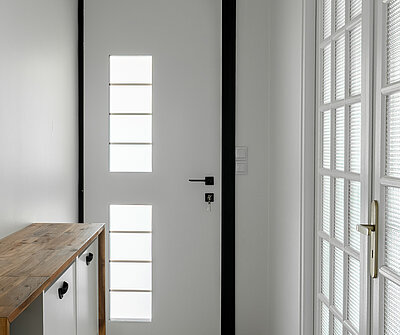 Photo vu intérieur d'une porte en aluminium