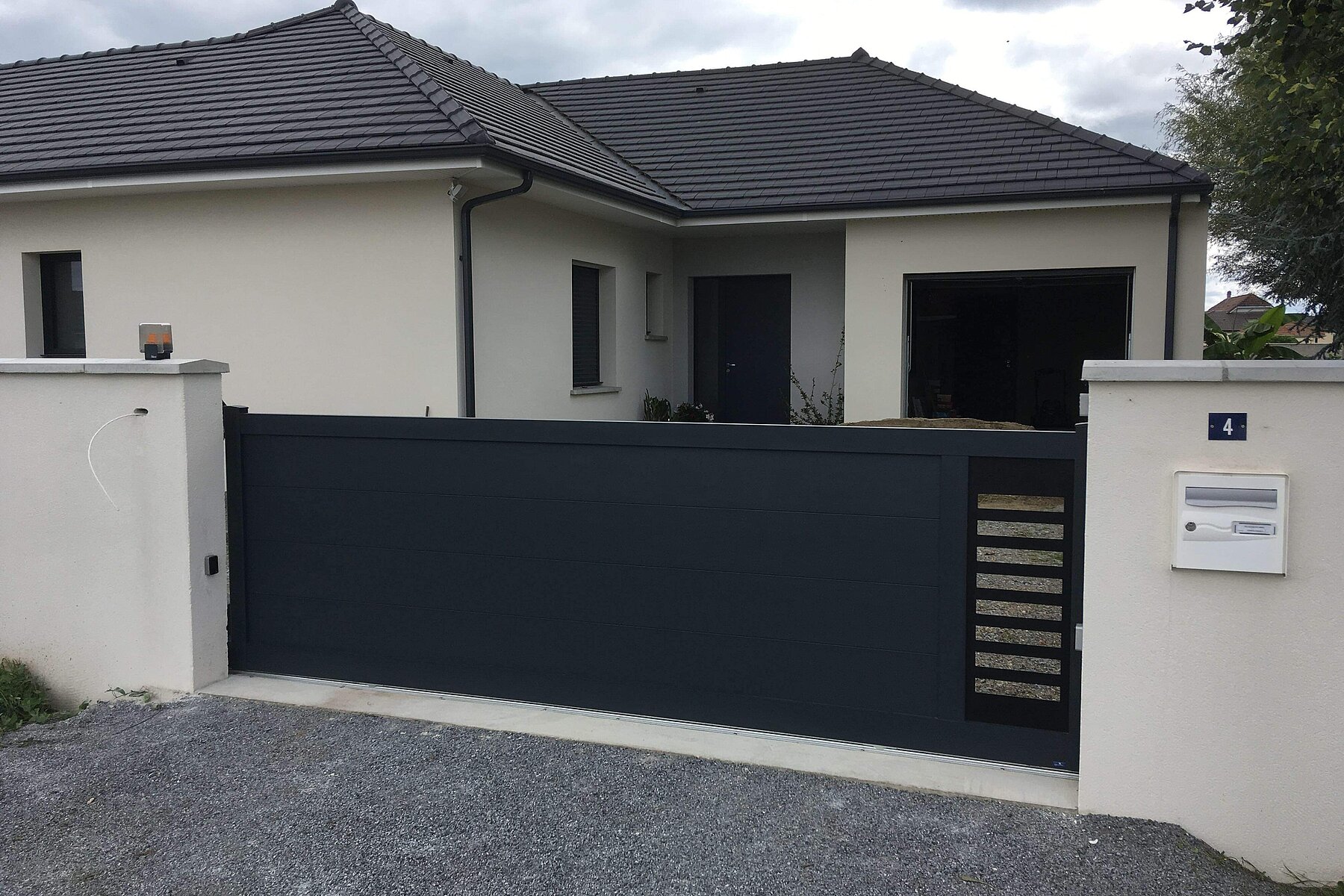 Vignette Portail Aluminium Contemporain