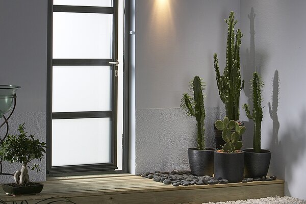Illuminez votre intérieur grâce à une porte d’entrée vitrée