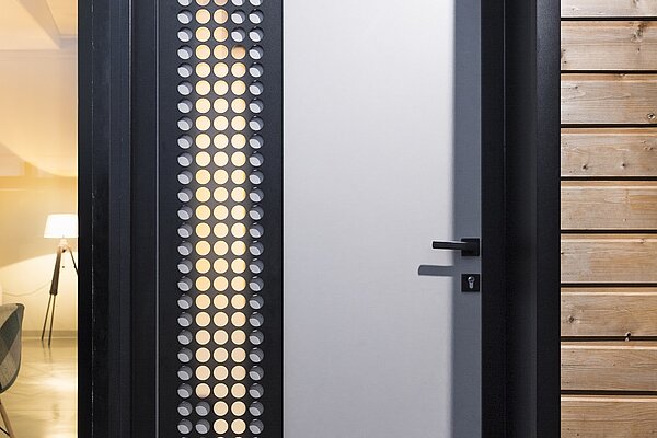 Comment personnaliser une porte d'entrée sur mesure ?