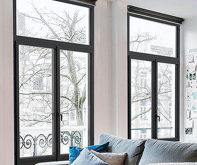 Porte-fenêtre ReférenS 76 mm vue d'un salon