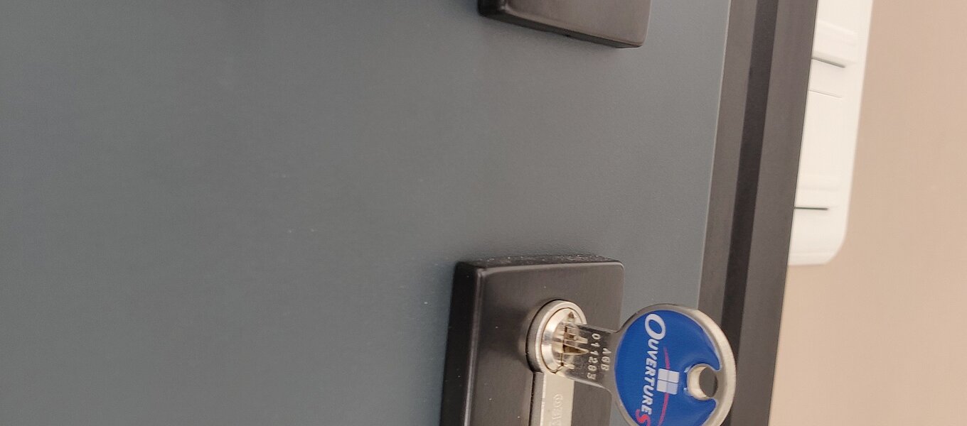 Quelles sont les solutions pour renforcer la sécurité d'une porte d'entrée ? 