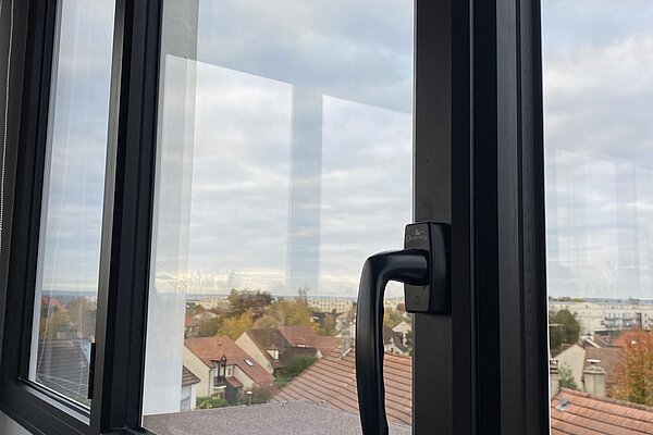 Quelles sont les fenêtres les plus adaptées pour réduire les déperditions de chaleur en hiver ?