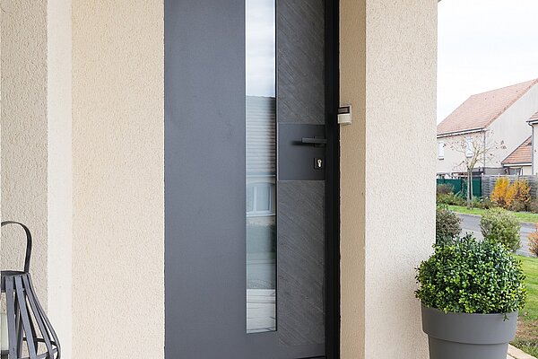 Faire le bon choix avec une porte d’entrée en alu pour une maison moderne