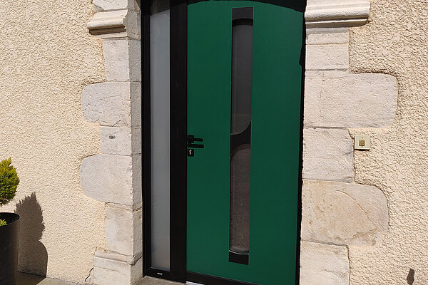 Comment nettoyer une porte d'entrée en ALU ?